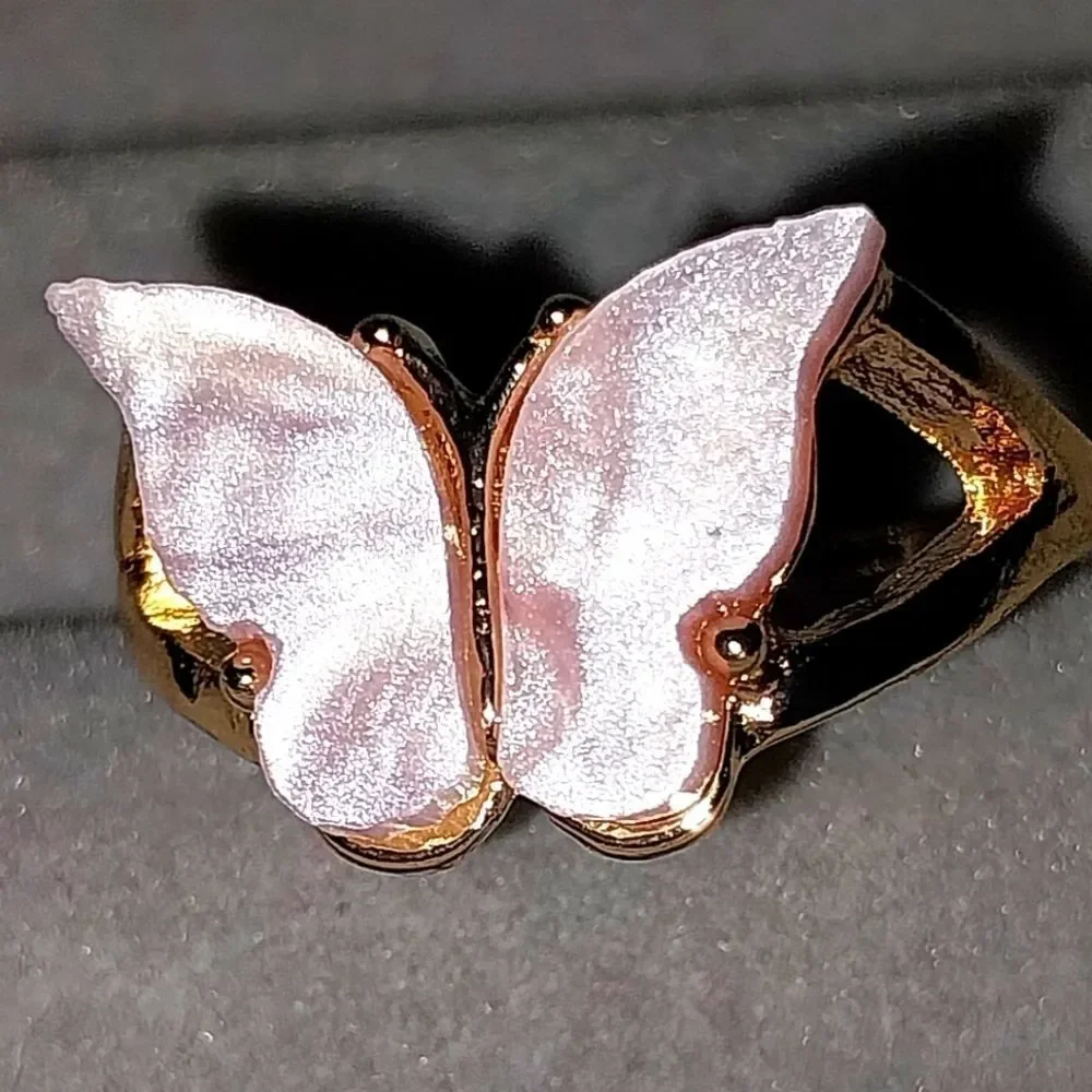 Super cute pink butterfly ring sz 7